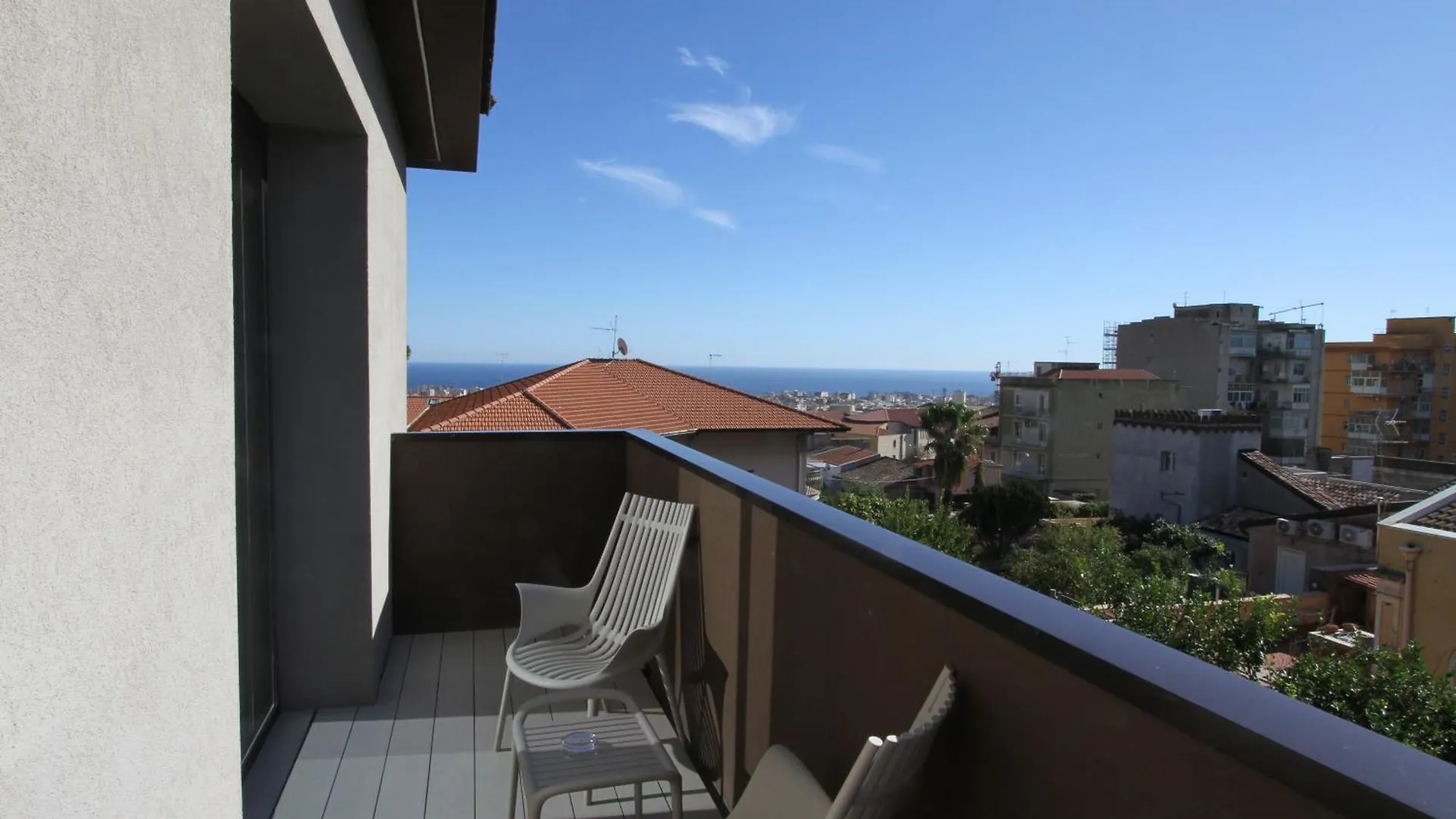 קטאניה Ollen Apartments 4*,  איטליה